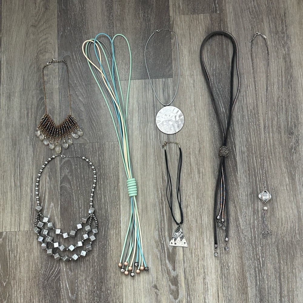 Lot of 7 Necklaces